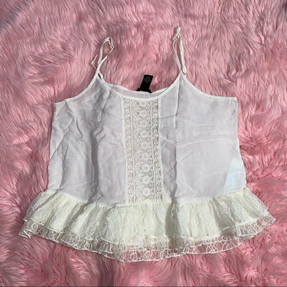 Forever 21 White Lace Cami Top 
Spaghetti strap 
Size M
Great Condition